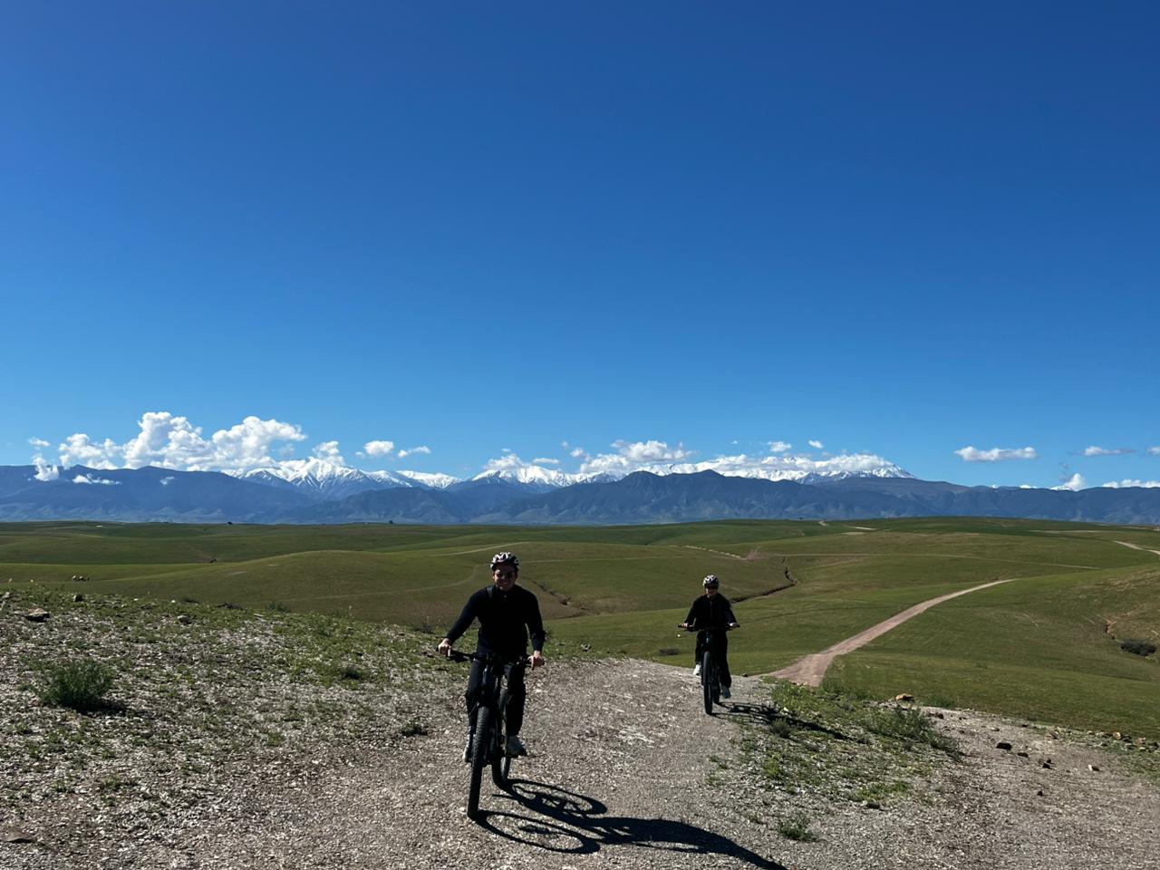 Expérience E-bike, déjeuner & atelier poterie ou massage au désert d’Agafay