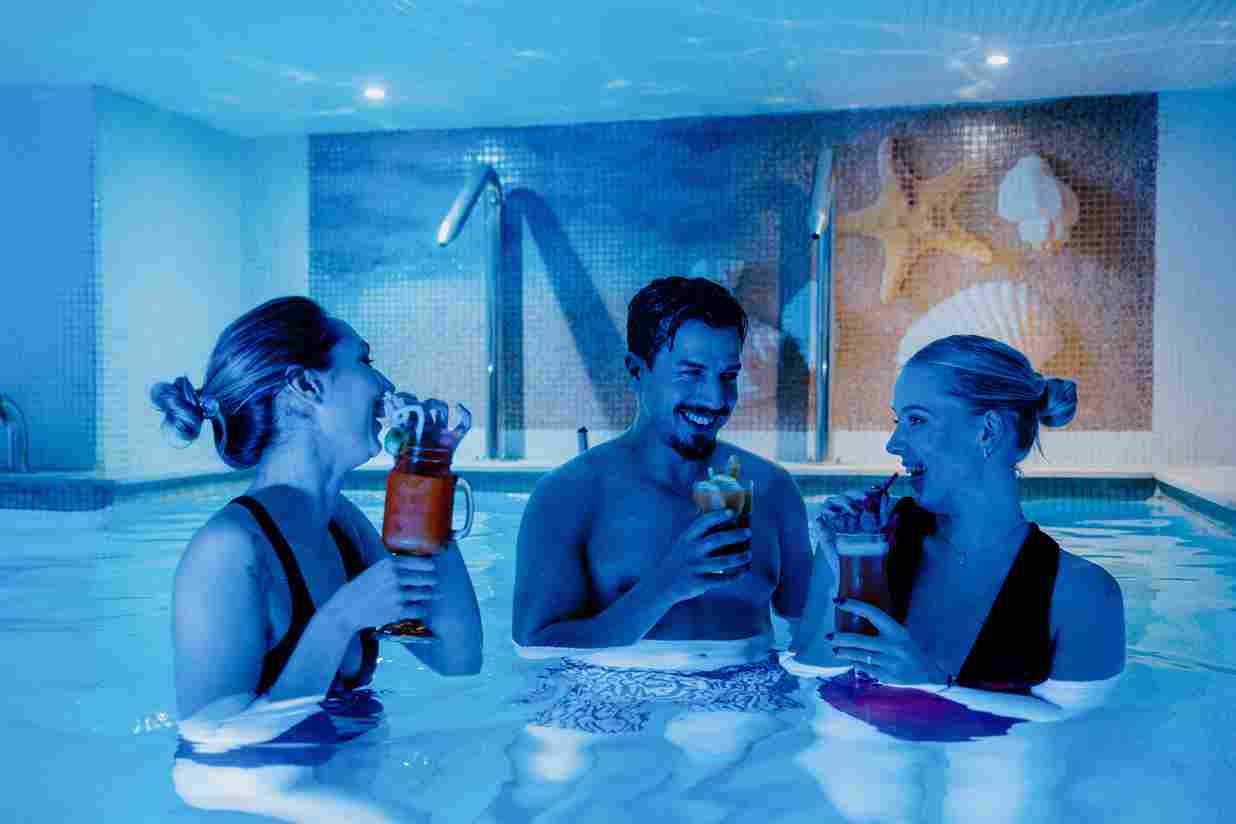 Pool, wellness & aqua bike